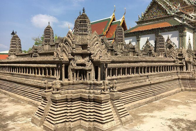 Grand Palace , Thai dance & Fun street walk in Bangkok - Khlong Ong Ang Night Bazar and the Phahurat walk: street scenes with context