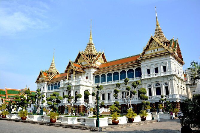 Grand Palace , Thai dance & Fun street walk in Bangkok - Lunch like locals, plus Thai sweets that keep the day moving