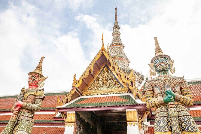 Grand Palace, Wat Phra Kaew, Wat Pho and Wat Arun Walking Tour From Bangkok - Stop 3: Wat Pho Reclining Buddha (Where Thai Massage Roots Show Up)