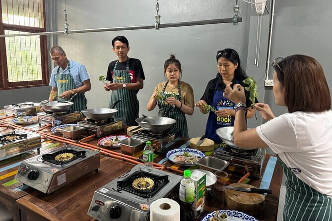 Hands-On Thai Cooking Class Bangkok with Local Chef (Small Group) - Where it happens: getting to Mahanakorn and using the neighborhood