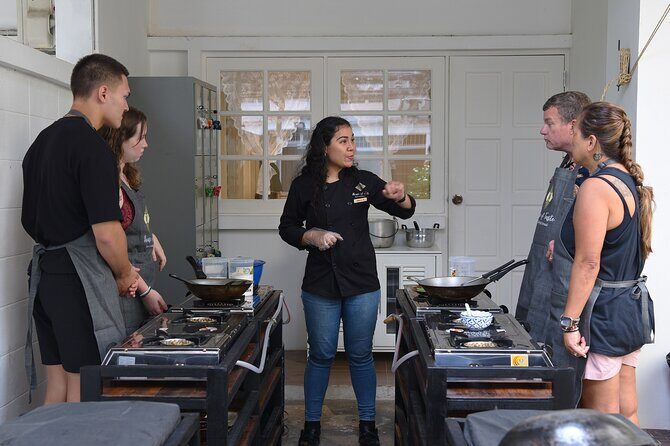 Hands-on Thai Cooking Class & Market Tour in Sukhumvit - Coconut Milk and Curry Paste: The Technique That Makes the Flavors Work