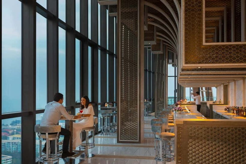 Hua Hin: Vana Nava Sky Bar Rooftop at Holiday Inn - Timing tip: plan around nearby water-park crowds
