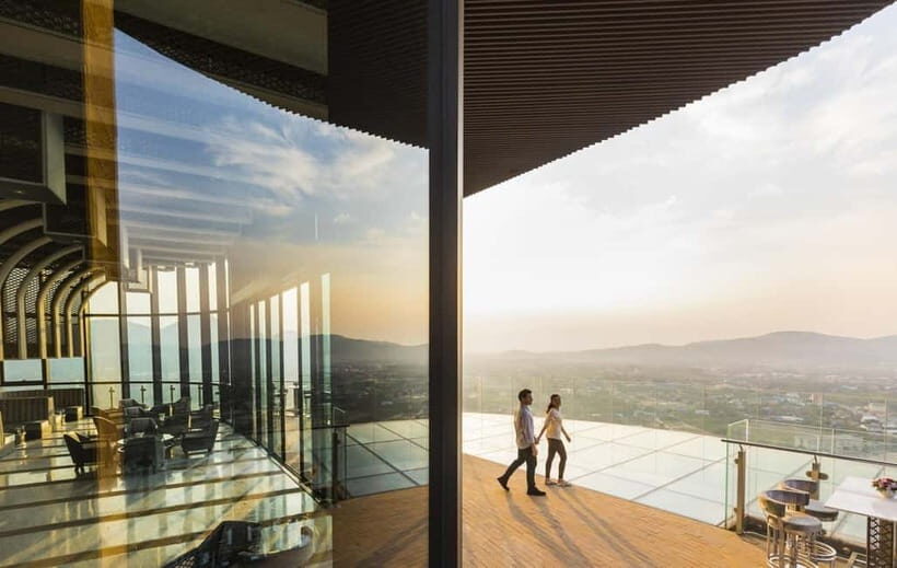 Hua Hin: Vana Nava Sky Bar Rooftop at Holiday Inn - Dress rules and what to wear for this sky bar