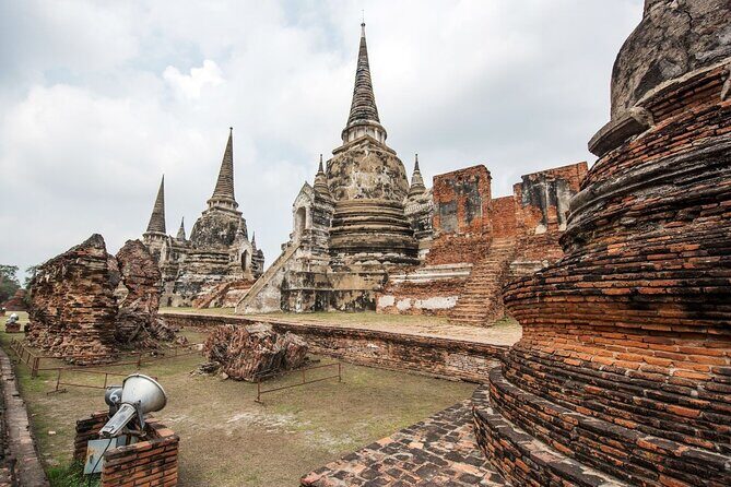 Lopburi Monkey Temple & Ayutthaya Old City Tour From Bangkok - Stop 4: Wat Mahathat (ruins with the weight of age)