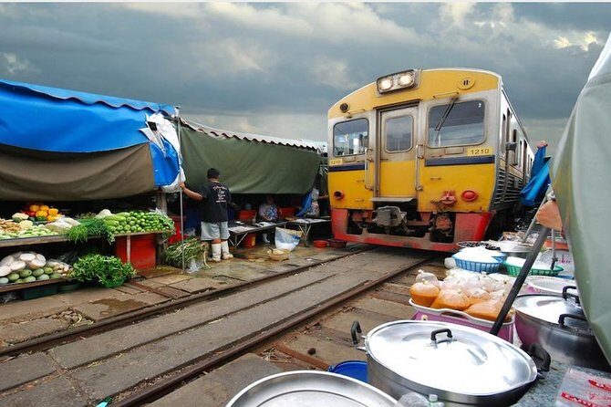 Maeklong & Damnoen Saduak Markets: Railway & Floating Market Tour - Damnoen Saduak Floating Market: The Loud, Tourist-Famous River Scene
