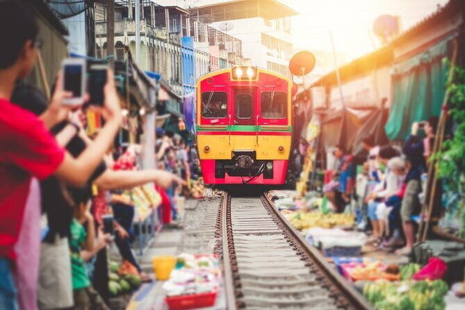 Maeklong Railway and Damnoen Saduak Floating Market Tour - A smooth 10-hour markets-and-temples route from Bangkok