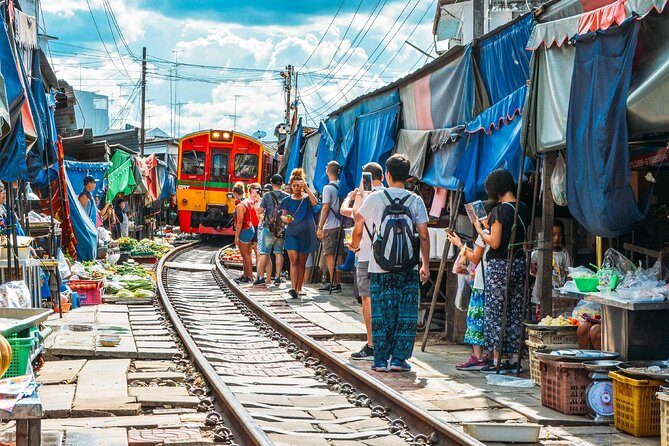 Maeklong Railway & Floating Market Tour (Private & All-Inclusive) - What I’d watch out for before you book