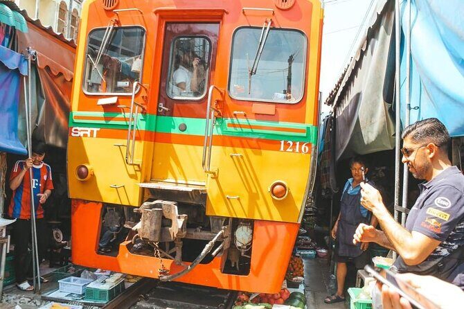 Maeklong Railway Market and Damnoen Saduak Floating Market Tour From Bangkok - Maeklong and Damnoen Saduak in one day (and why it works)