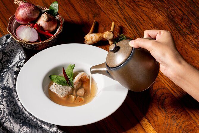 Manohra Cruise Luxury Dining - Service on a Boat With Room to Breathe