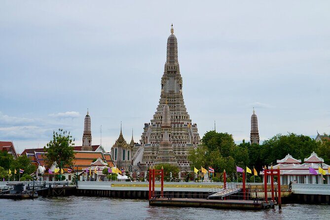 Meridian Sunset Dinner Cruise - Floating Paradise From ICONSIAM Bangkok - Windows, seating, and timing: how to get the best sunset view