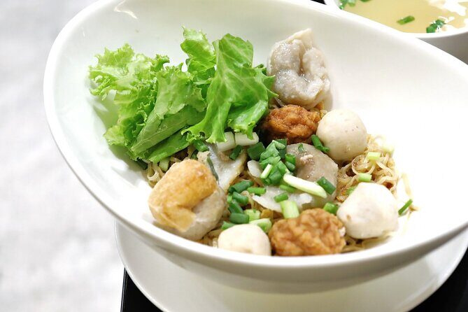 Michelin Guide Street Eats by Tuk Tuk: Bangkok Night Tour - Stop 2: Lim Lao Ngow Fishball Egg Noodles