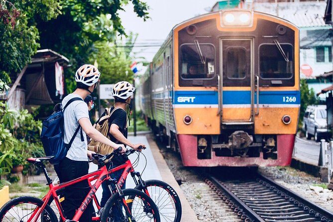 Must-Try: Hidden Bangkok Bike and Food Tour - Stop 5: Khlong Bang Luang Floating Market meal time