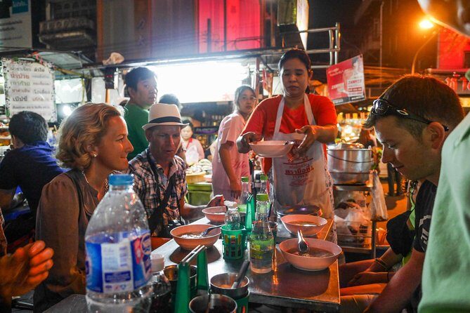 Night Street Food Tour of Bangkok's Chinatown - The guide factor: history, food logic, and street navigation