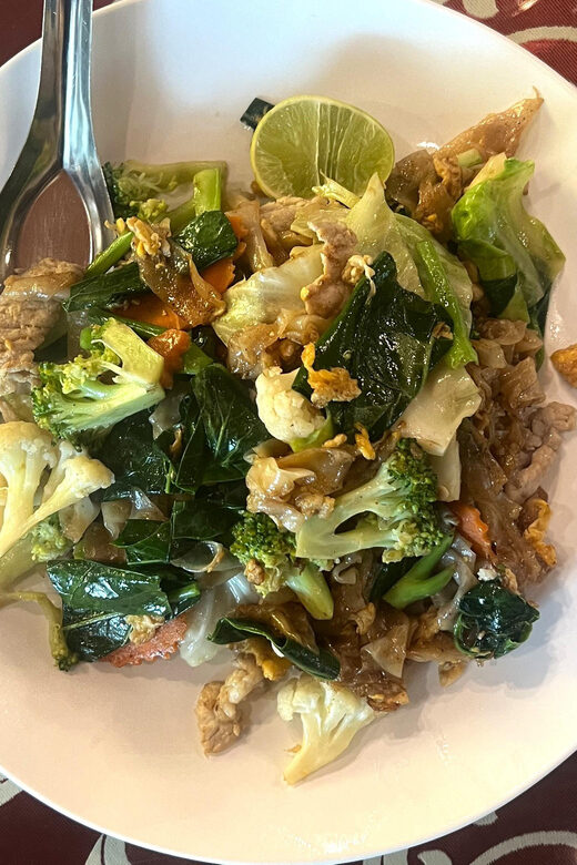 No Diet Club - Local food tour in Bangkok with many tastings - Why the Guide Makes a Big Difference (Laura, Estelle, and the Human Touch)