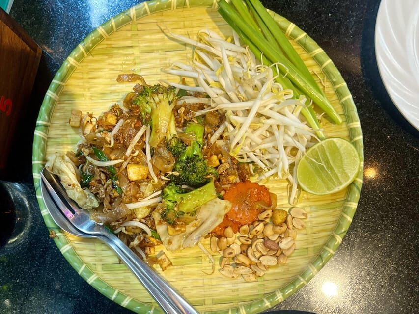 No Diet Club - Local food tour in Bangkok with many tastings - Small Group = Better Conversation and Easier Pace