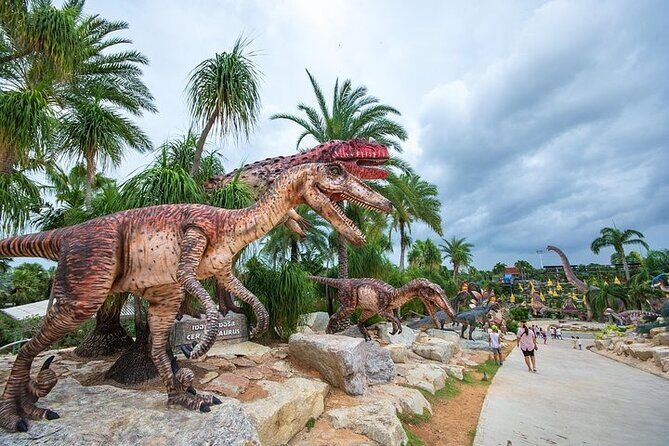 Nong Nooch Tropical Garden Ticket in Pattaya - Dinosaur Valley: the big replica sculpture that makes it memorable