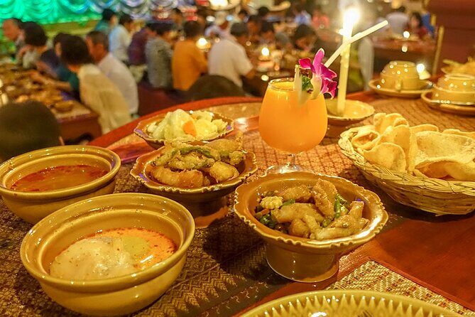 Nopparat’s Traditional Thai Dinner & Dance - Bangkok at 7:30 pm: how the night runs