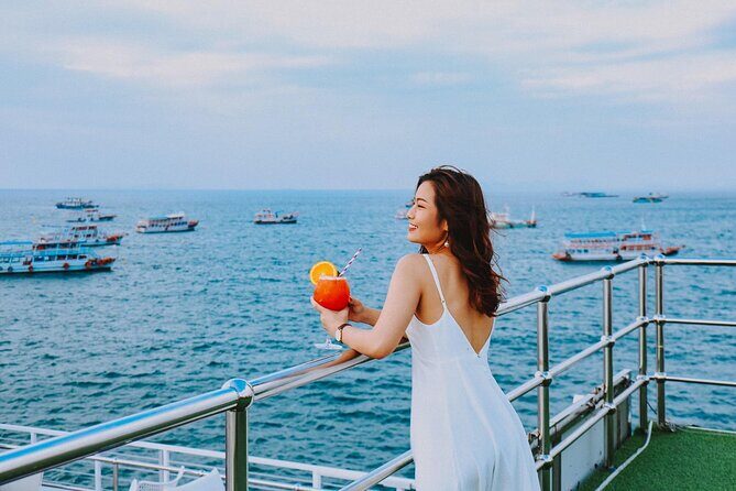 Ocean Sky Pattaya Dinner Cruise with Live Entertainment - Live Entertainment Schedule: Cabaret and Macho Show (Short, But Loud)