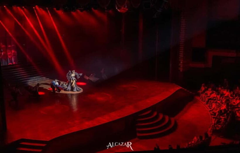 Pattaya: Alcazar Cabaret Show Admission Ticket - Photo Sessions and Refreshments: How Optional Extras Work