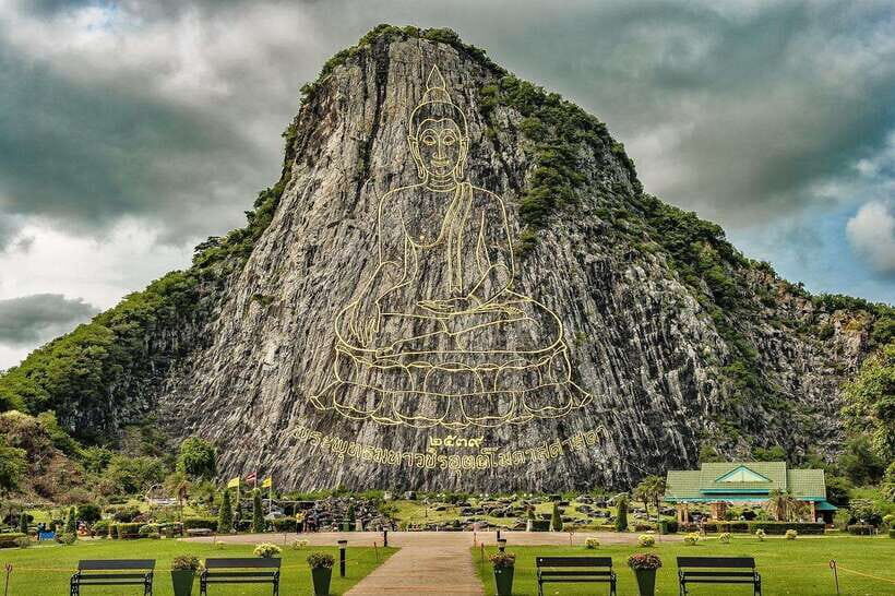 Pattaya: Buddha, Floating Market, Gems Museum Tour & Lunch - Gems Gallery Pattaya: museum-style browsing plus a store stop