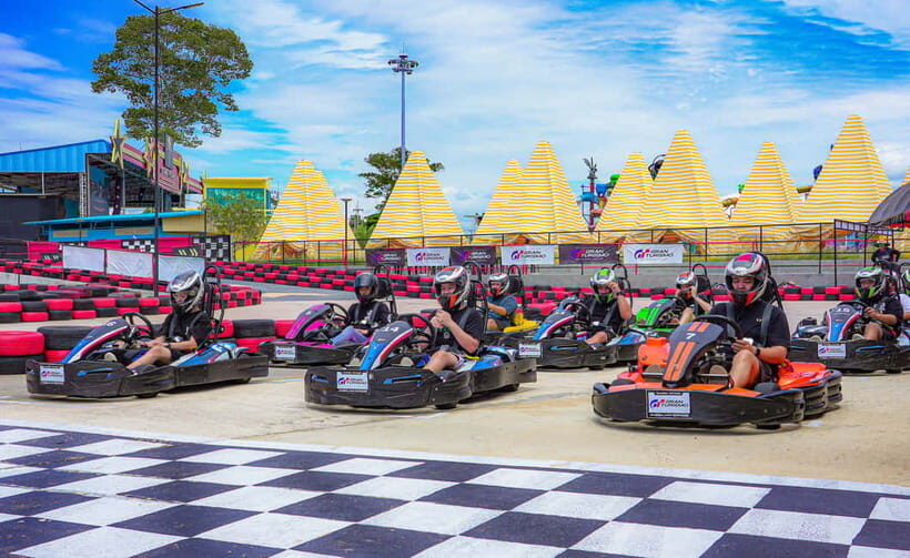 Pattaya: Columbia Pictures Aquaverse Entry Ticket - Food, Shops, and the Real Cost of Convenience