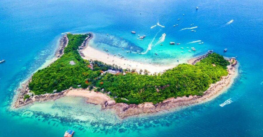 Pattaya: Coral Island & Sak Island Adventure Trip - Parasailing Over Pattaya Beach at Manta Marina Pattaya