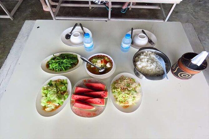 Pattaya: Coral Island-Trip with Lunch and activities your choice by Speed Boat - Thai lunch on the island: good value, manage the heat