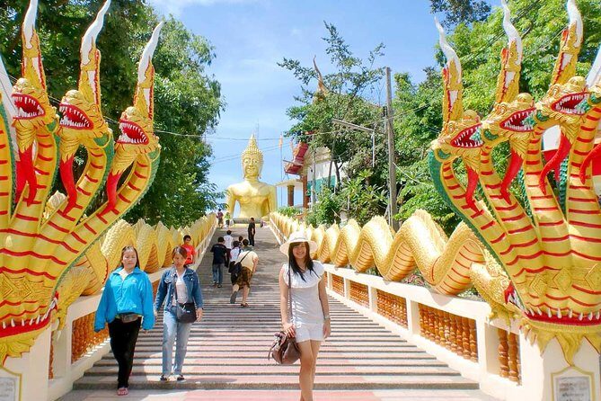 Pattaya Viewpoint, Big Buddha & Floating Market with Lunch - Gems Gallery Pattaya: A Demo Stop With Indoor Time
