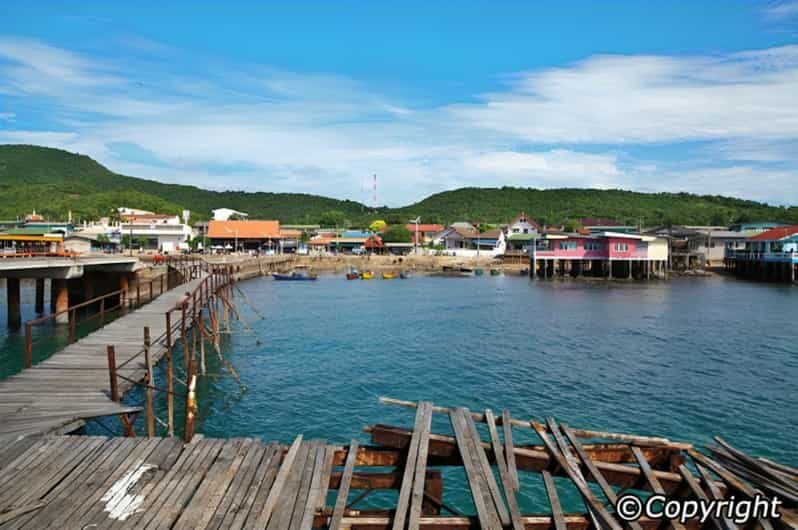 Pattaya's Coral Island Adventure For Indian Traveler - Getting From Pattaya to Koh Larn: Van and Speedboat Rhythm