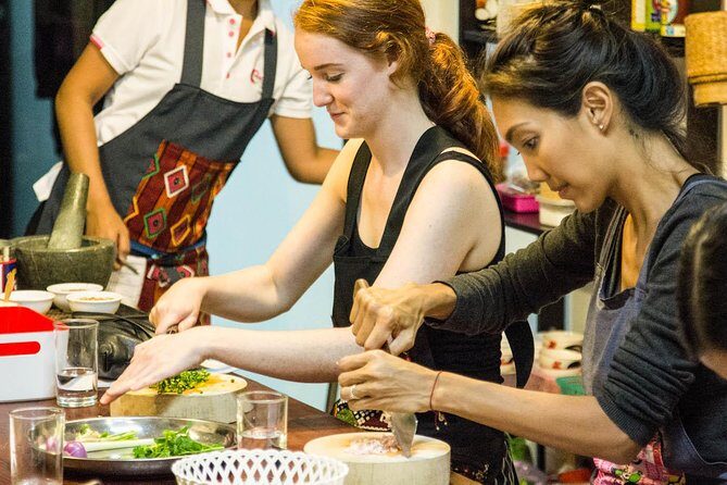 Pink Chili - Thai Cooking Class and Market Tour in Bangkok - Getting there in Bangkok: timing matters more than you think