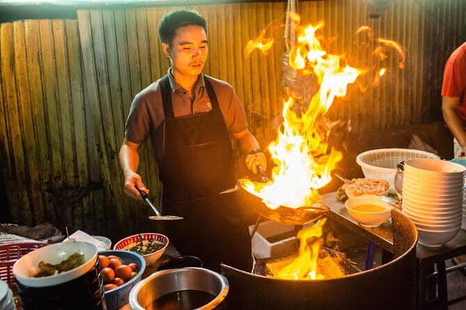 Private Boat Relax and Explore Bangkok’s Canals - Fish feeding and the artist’s village moment