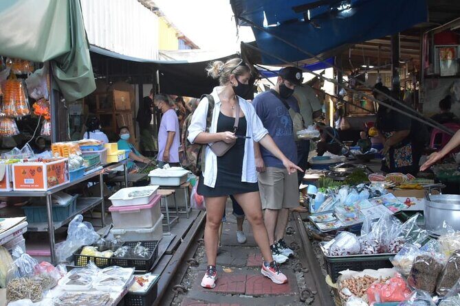 Private Excursion to Floating Market and Ayutthaya World Heritage - How this private Bangkok day covers Damnoensaduak and UNESCO Ayutthaya