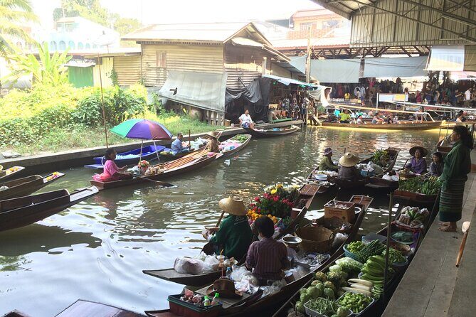 PRIVATE Floating Market + DRAGON Temple + DO like a Local - Lunch and bottled water: the simple stuff that keeps you happy