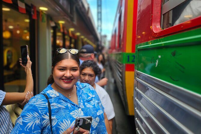 Private Floating Market, Train Market and After Rain Cafe Tour - Private timing and guidance: how the tour avoids chaos