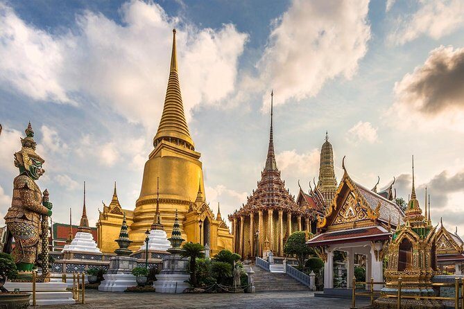 Private Fullday Bangkok Sightseeing Tour - Wat Pho (Wat Phra Chetuphon) and Wat Phra Kaew in the same day