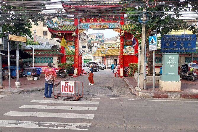 Private German-speaking tour: Bangkok's main attractions - Stop 2: Wat Pho, the 46 m Reclining Buddha, and Traditional Massage Roots