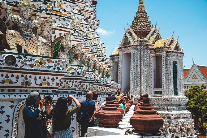 Private Grand Palace and Temple of Emerald Buddha & All Bangkok Highlights - Wat Traimit (Golden Buddha): The 5.5-Ton Start to the Day