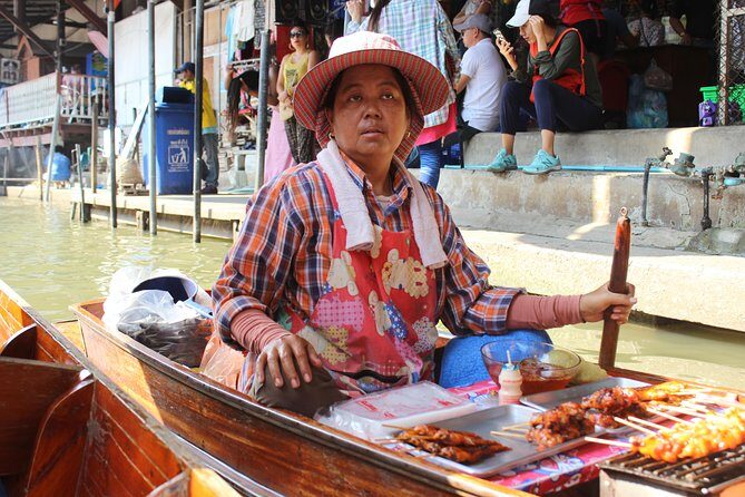 Private Guided Tour to Train Market and Damnoensaduak Floating Market - Coconut sugar farm stop: a quick food culture lesson