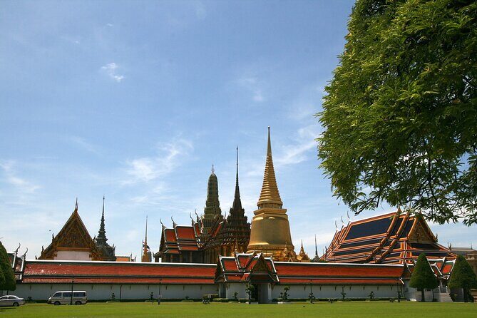 Private Half-Day Bangkok City Tour with The Grand Palace - Wat Arun (Temple of Dawn): postcard views with real scale