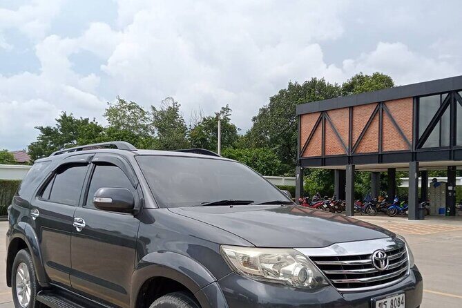 Private Shuttle SUV Bangkok From or To Pattaya - Meeting points and the name-sign system (how you avoid the classic stress)