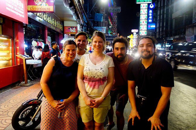 PRIVATE - STEET FOOD TOUR CHINA TOWN incl. food and drinks - Your Guide Matters: Nun, Tina, and Golf-Style Street Smarts
