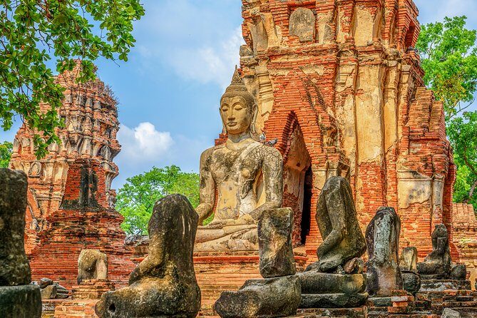 Private tour : A day in a life to visit Ayutthaya with authentic local lunch - Wat Na Phra Meru Rachikaram: the Buddha in royal dress