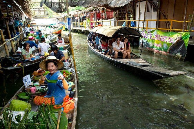 Private Tour: Damnoen Saduak Floating Market and Bangkok City Temples - Wat Traimit (Golden Buddha): A Heavy 5.5-Ton Shock