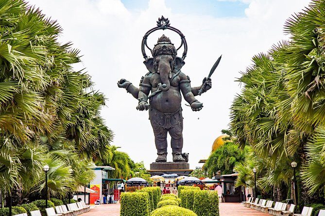 Private Tour: The Dragon River & Land of Sacred Deities Chachoengsao - Khlong Suan 100 Year Market: wooden lanes and snack-hunting