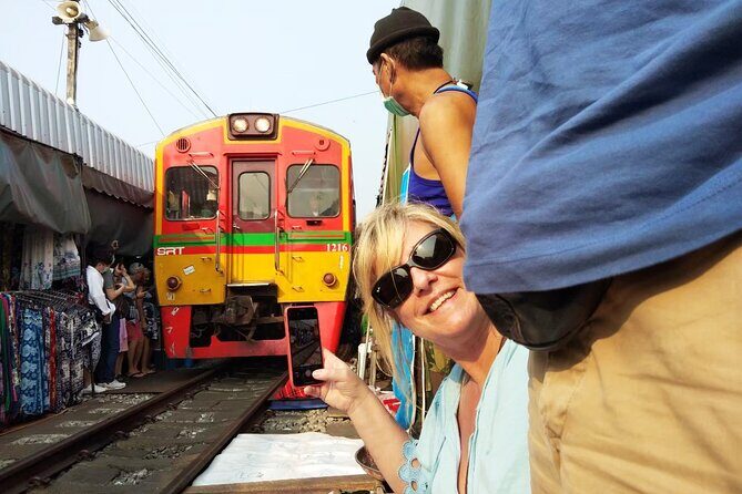 Private tour to Floating & Railway markets (multi-lang: EN ZH ES IT FR DE) - Pickup, private vehicle comfort, and the value math