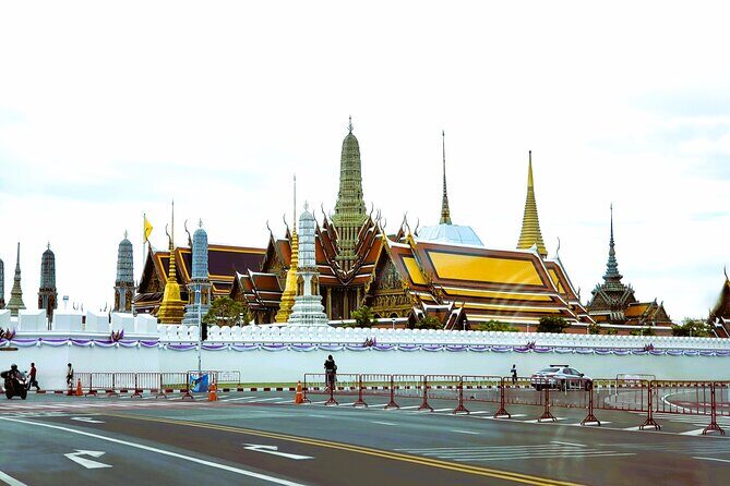 Private Tour to Grand Palace, Pho Temple and Arun Temple - Wat Pho and the Reclining Buddha: architecture plus the massage-school story