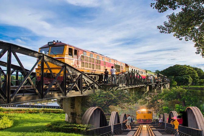 River Kwai Bridge and Floating Market Full-Day Combo - Damnoen Saduak Floating Market: seeing it the right way