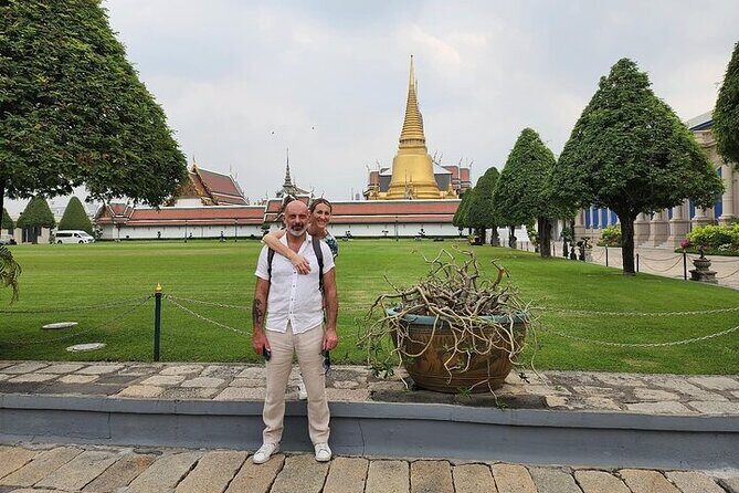 Royal Palace Bangkok Entrance Ticket with Hotel Pick Up - Dress code and respectful entry: how to avoid slowdowns