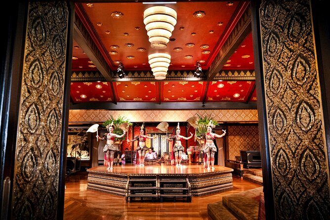 Sala Rim Naam Dinner and Show at Mandarin Oriental in Bangkok - The show: classical dance plus Thai folklore scenes