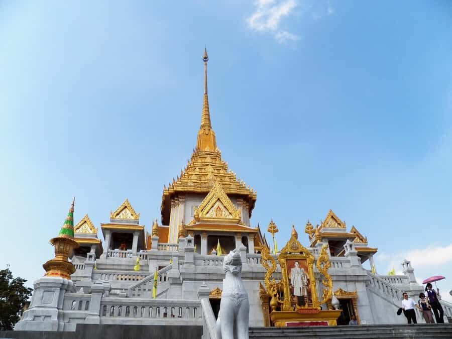 Shared Tour: Wat Pho, Wat Traimit and Wat Benchamabophit - Stop 1 and the Chinatown Arrival: Wat Traimit’s Golden Buddha